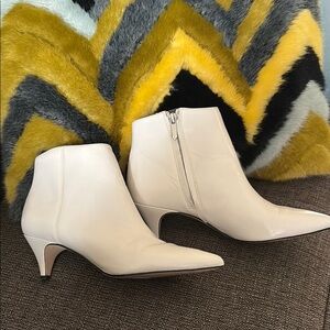 〰️ sam edelman booties
